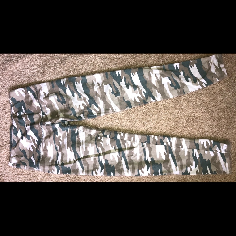 Women’s Camo leggings